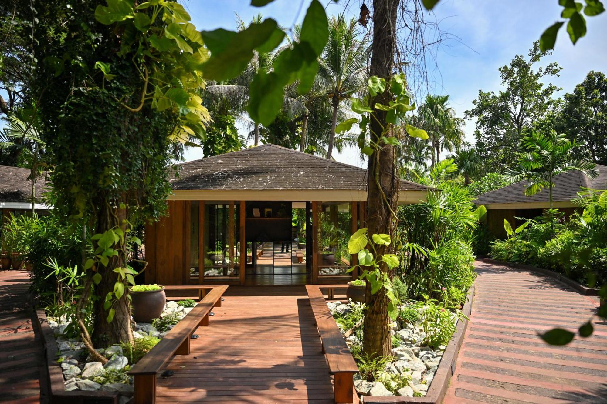 Hotel Barcelo Coconut Island, Phuket Exterior foto The spa at the resort