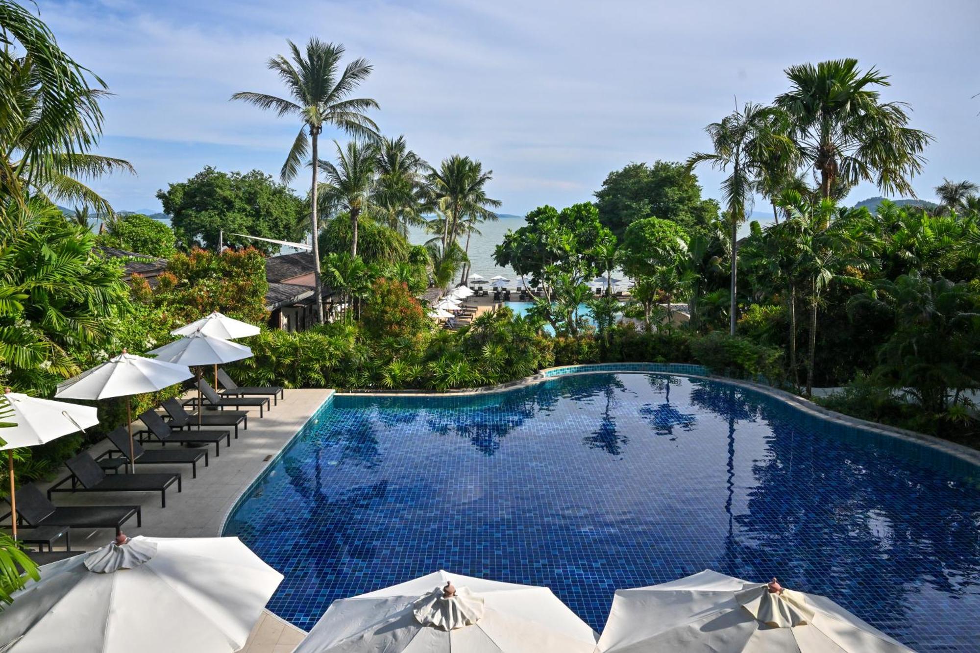 Hotel Barcelo Coconut Island, Phuket Exterior foto The swimming pool at the resort