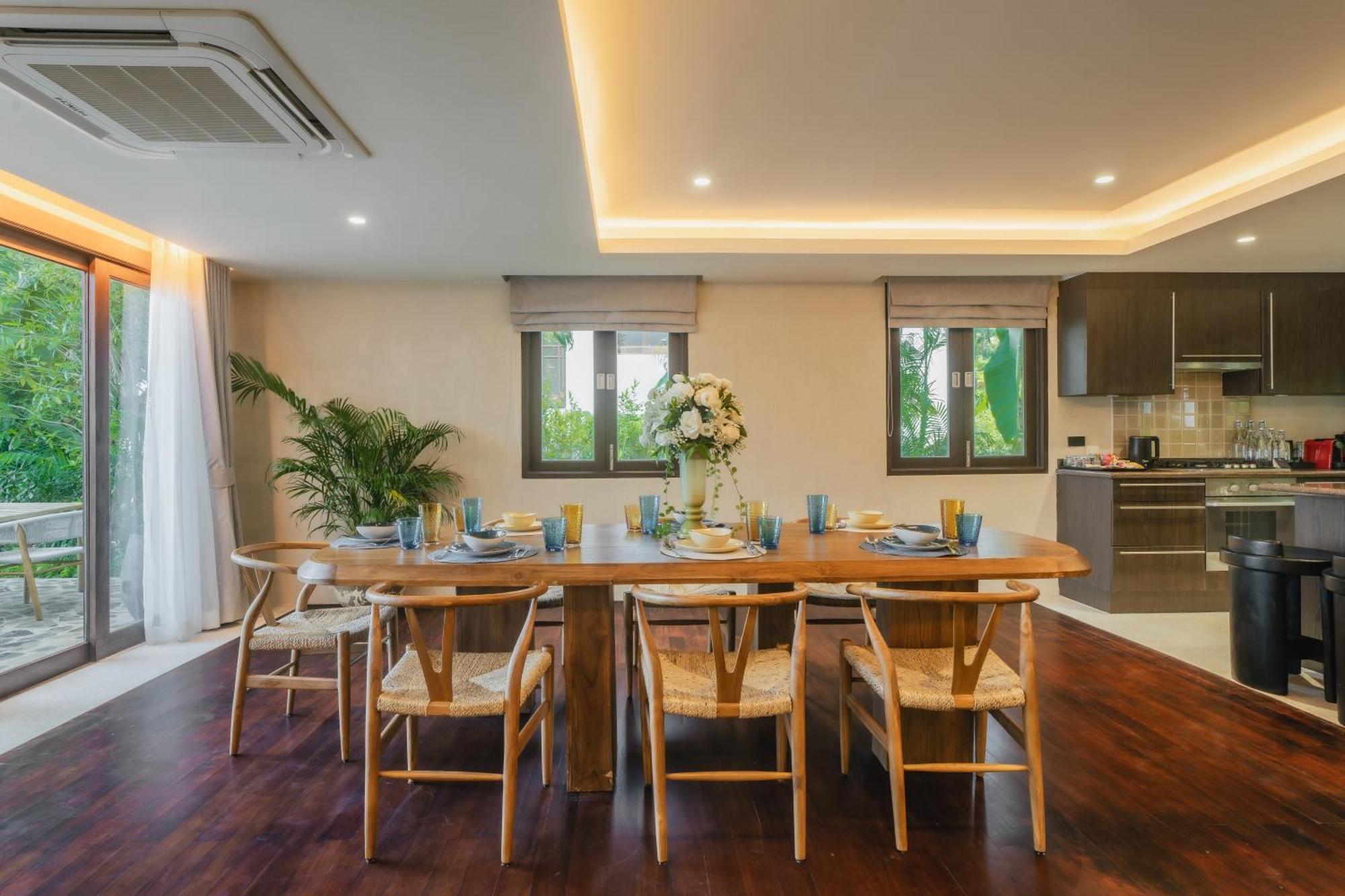 Hotel Barcelo Coconut Island, Phuket Exterior foto A dining room in a house