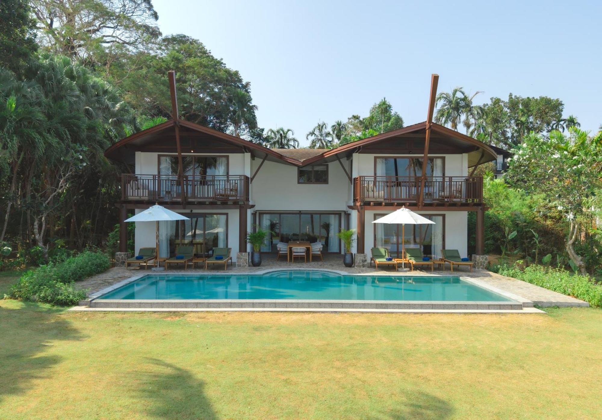 Hotel Barcelo Coconut Island, Phuket Exterior foto A villa at the resort