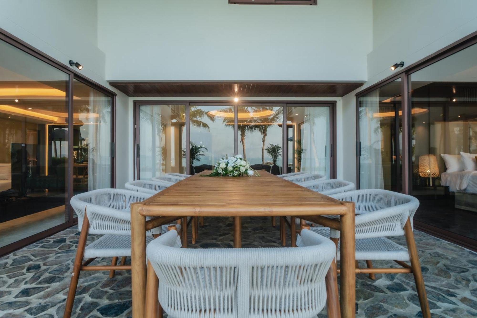 Hotel Barcelo Coconut Island, Phuket Exterior foto The interior of the hotel